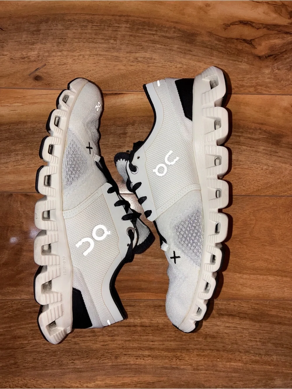 On Cloud X Women’s Athletic Training Shoe Sneakers, white- size 8